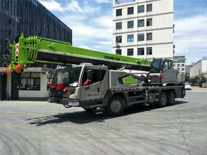 大庆市跨街广告牌的高空安装注意事项