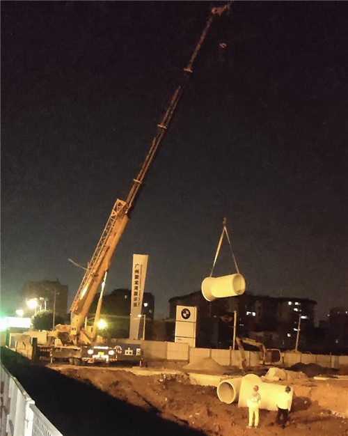 大庆市“弯臂矫正”—— 吊车的 “形变补偿” 技术